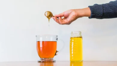 9 فوائد العسل مع الماء الدافئ قبل النوم، مشروب صحي للإنسان