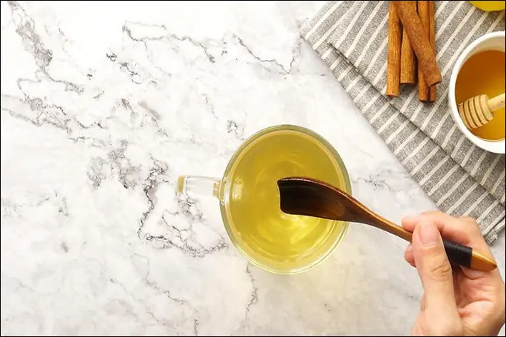Honey drink with warm water 2022 ge 22 1 - فوائد العسل مع الماء الدافئ قبل النوم